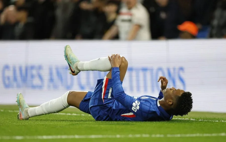 Chelsea's Estevao Suffers Hamstring Injury
